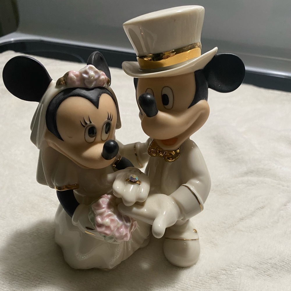 Lenox Disney Minnie's Dream Wedding Cake Topper Figurine Mickey Crystal Ring